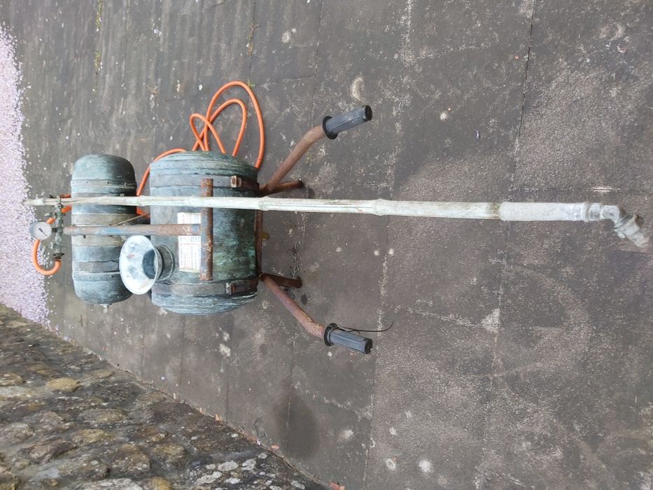 Maquina de sulfatar antiga,completa com cana e a funcionar