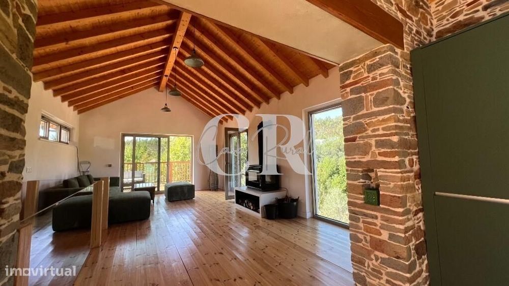 Casa de Pedra Renovada, Ruínas, Riacho, Poços e 15.570m2 de Terreno na