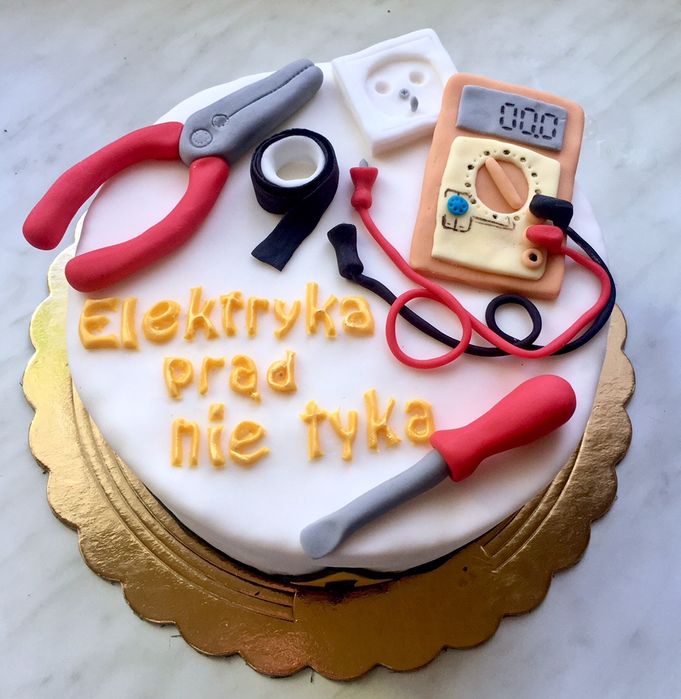 Buciki na tort , figurki z masy  . Dekoracje cukiernicze