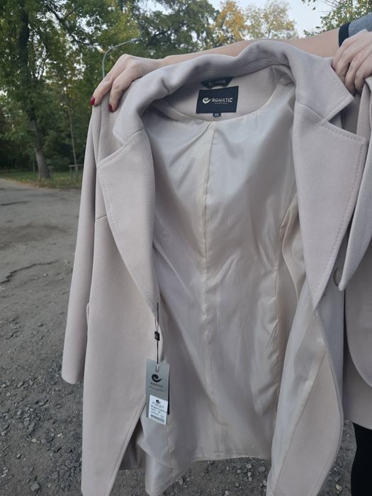 Продам пальто нове