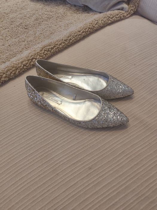 Sabrinas prateadas usadas uma vez