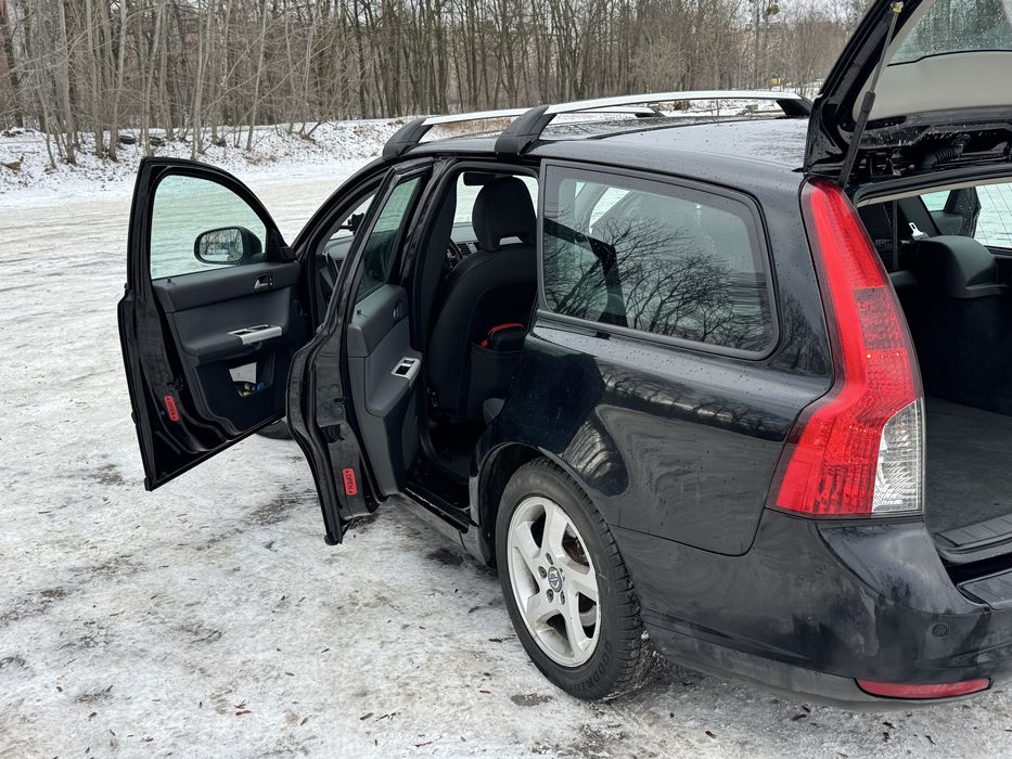 ZAMIENIĘ lub sprzedam Volvo V50 1.6D