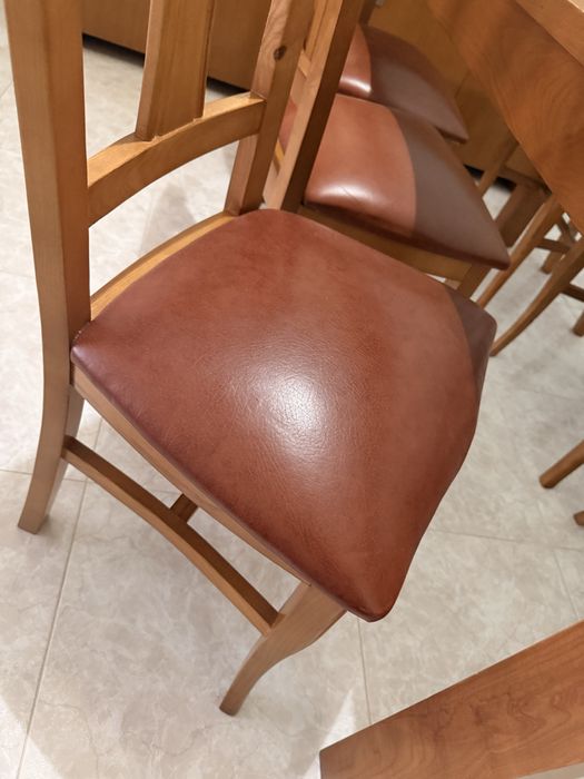 Mesa + 6 cadeiras (tudo igual a novo)