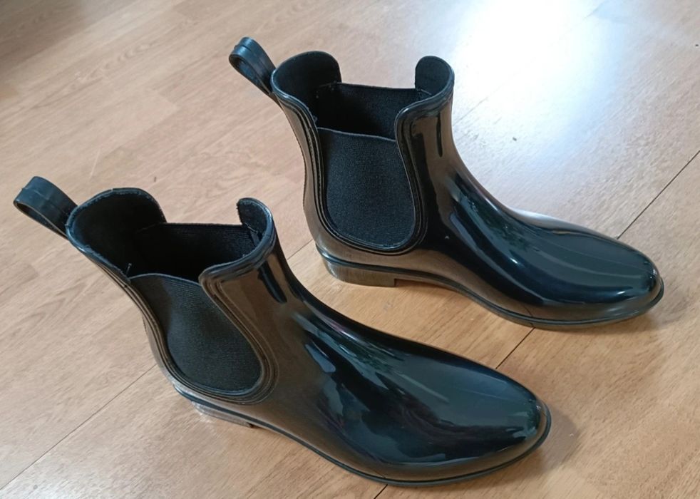 Botas pretas de mulher  novas a estrear.