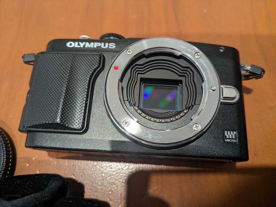 Olympus PEN  E-PL5 Preta - 16 MP "c/nova"