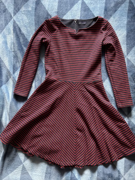 Sukienka GAP XS czerwone paski