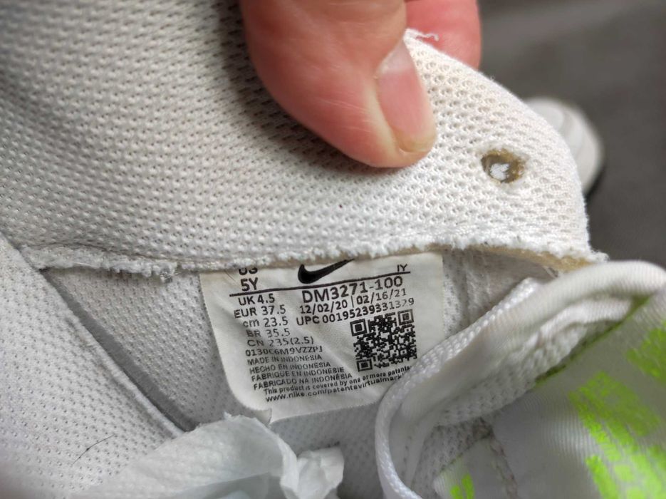 - Nike Air Force r. 37,5