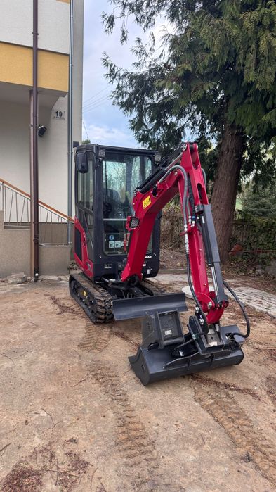 Minikoparka mini ładowarka AVANT 24/7FV wynajem BOBCAT WIERTNICA krata niwelacyjna