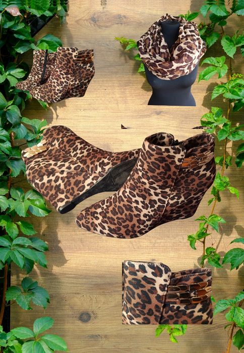 Brązowe botki z ładnym wzorem i apaszka.