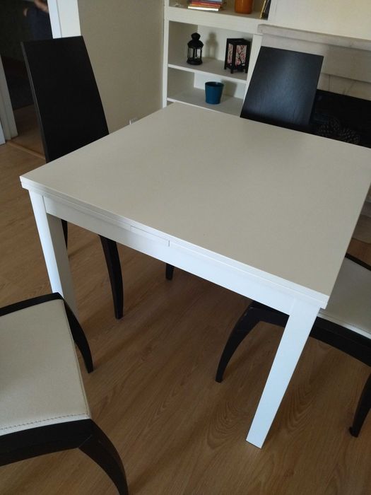 Mesa IKEA branca