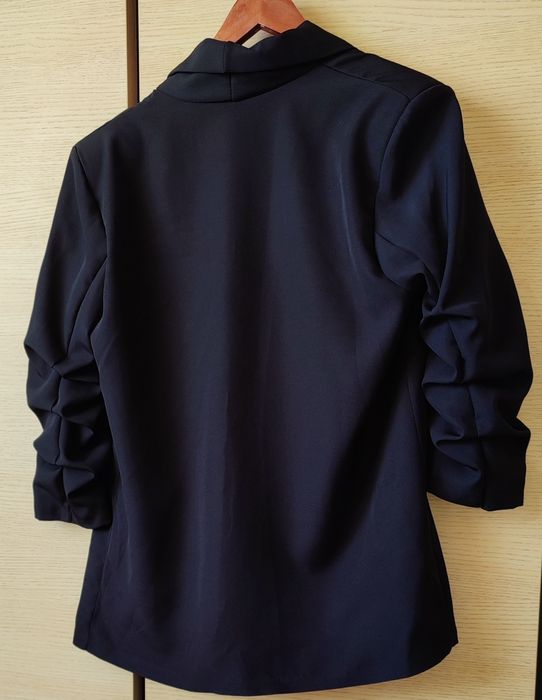 Czarna marynarka damska