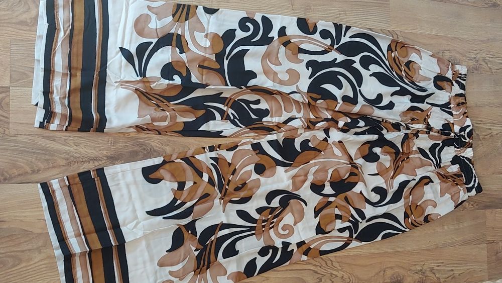 Luźne letnie spodnie z orientalnym wzorem m/l