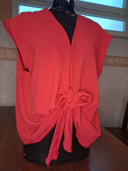 Blusa c laço.. ZARA 2025