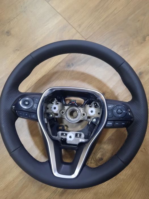Obszywanie kierownic skórą DOJEŻDŻAMY