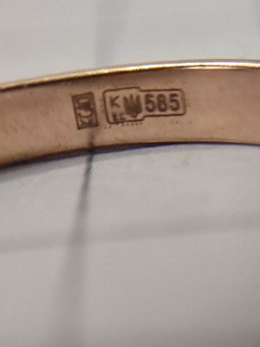 Золоте колечко, з діамантом, 585 проба.