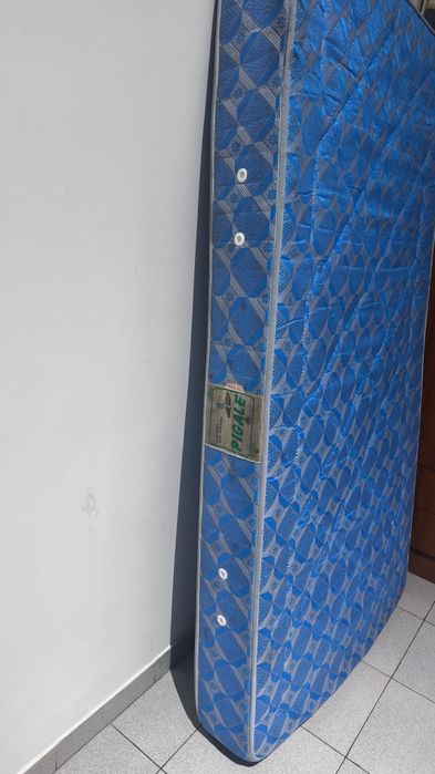 Cama solteiro com colchão