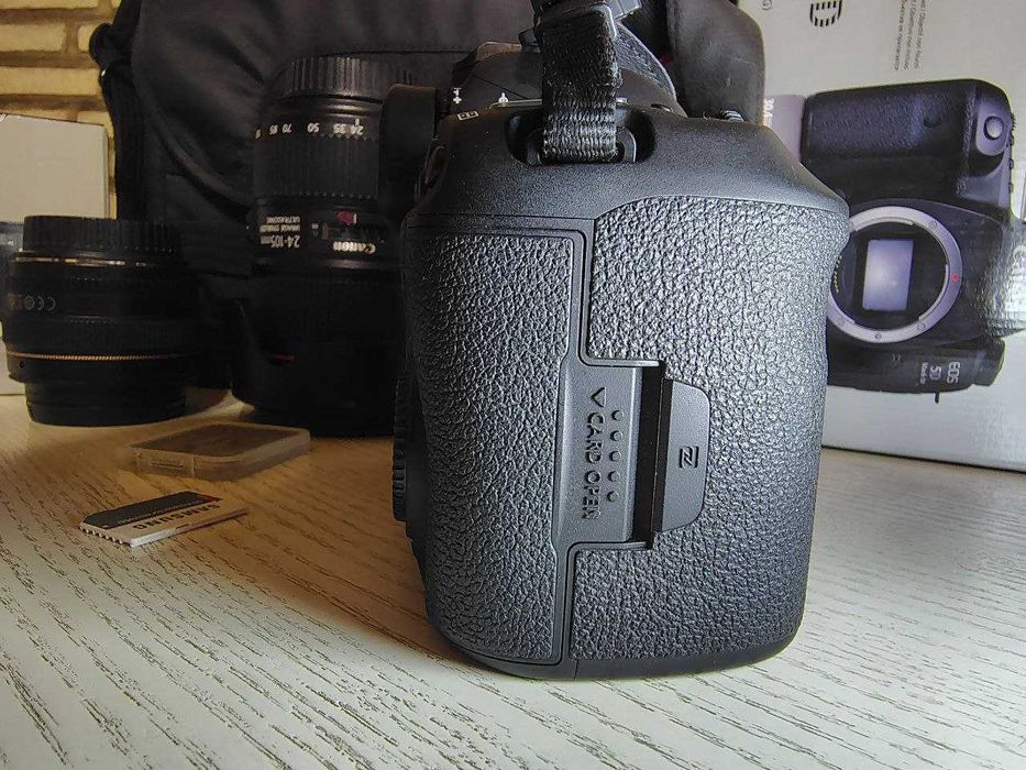 Canon 5D Mark IV + 2 об’єктиви + аксесуари (повний комплект)