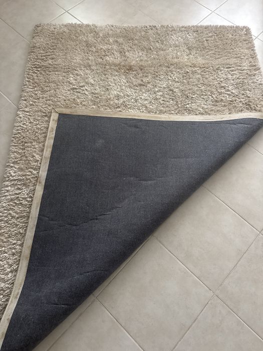 Tapete claro, bom estado