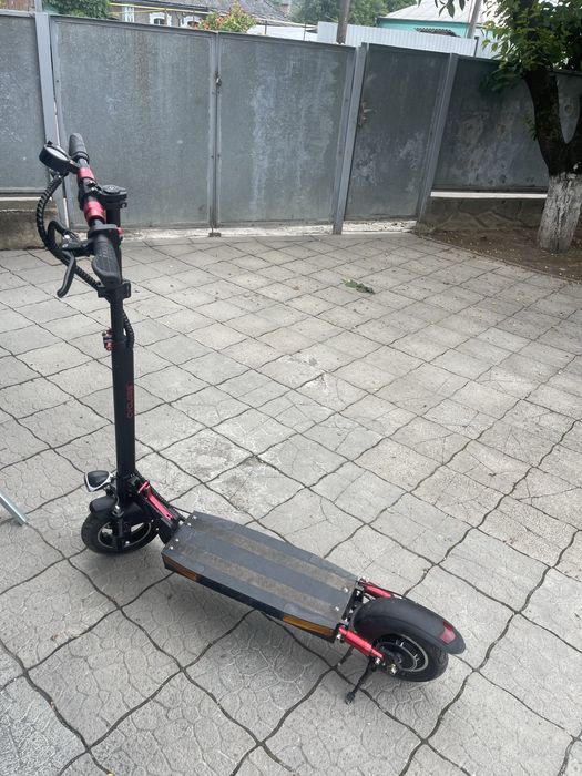 Продам електросамокат Cyclone