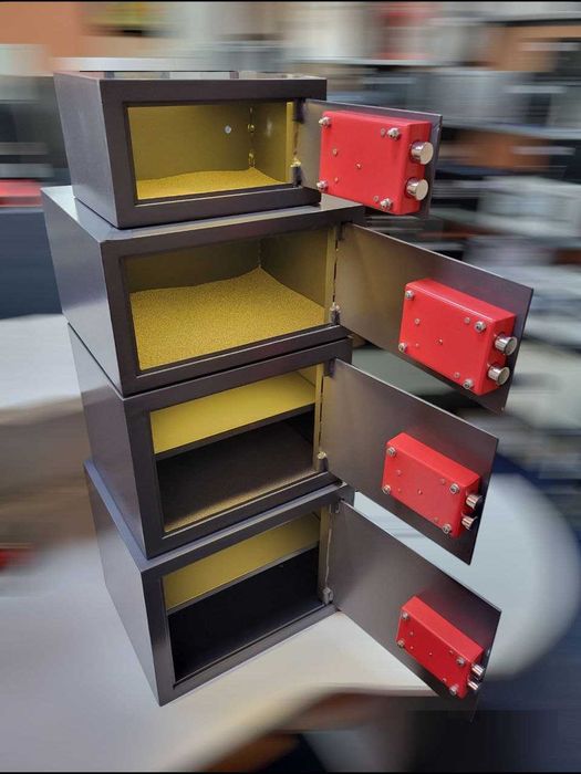 Сейф,  товщина металу 4 мм.