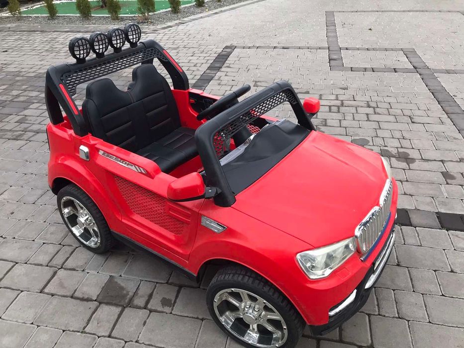 Дитячий електромобіль
