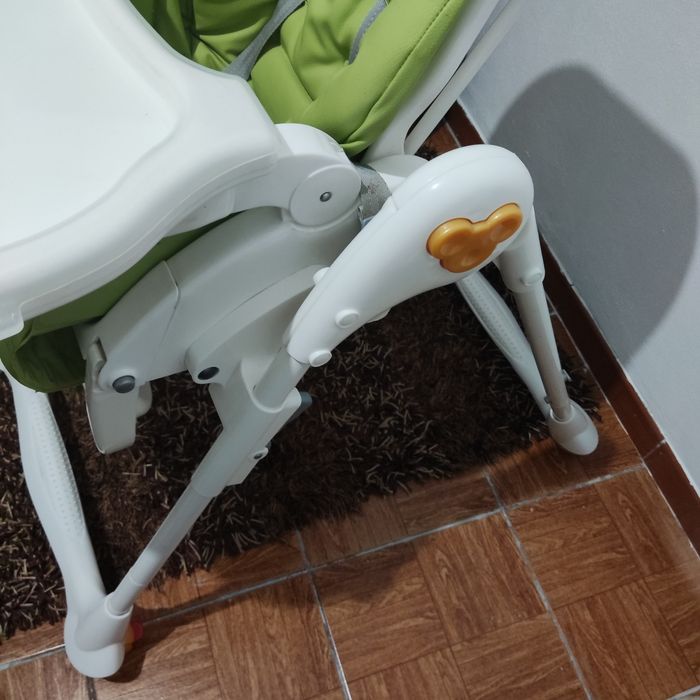 Cadeira da alimentação bebe