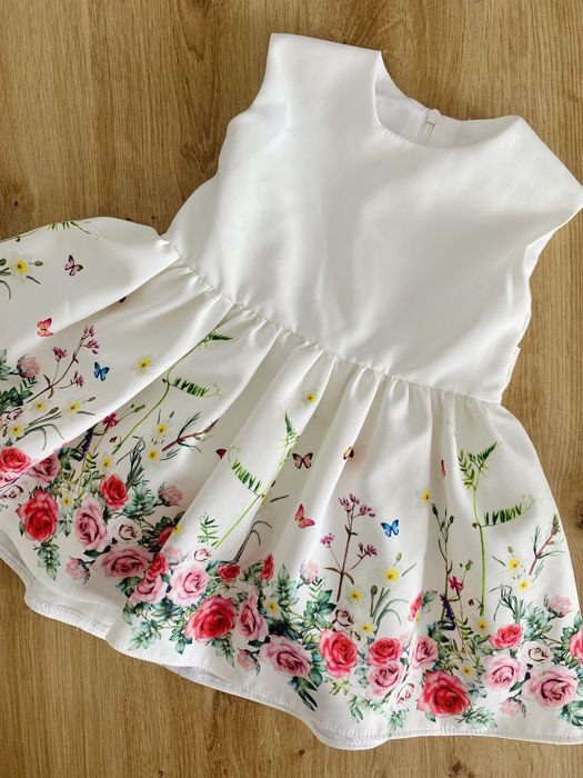 Sliczna biala sukienka 74 nowa