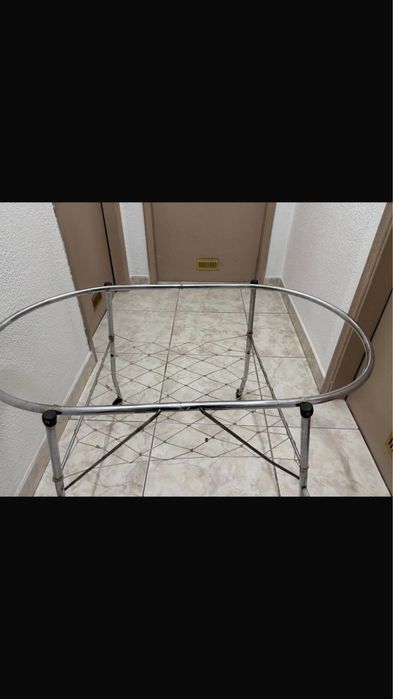 Suporte para alcofa de bebé