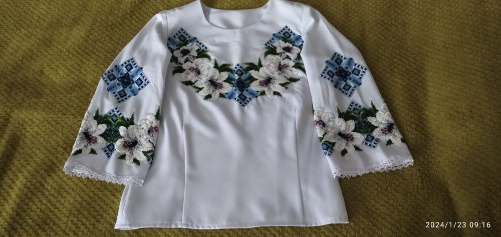 Продам вишиванку з бісеру.