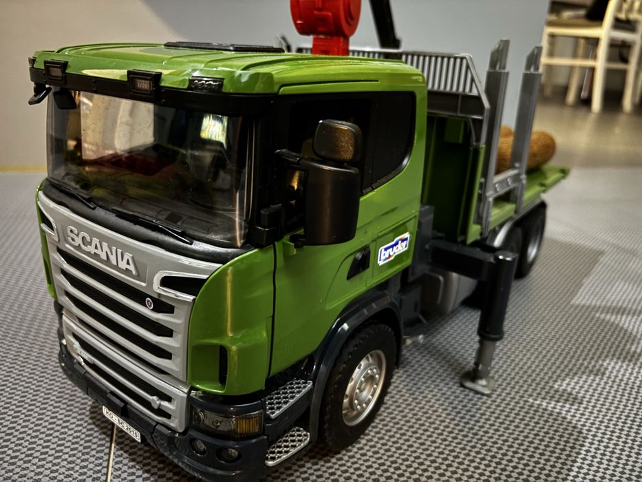 Scania BRUDER do drzewa