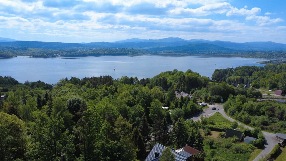 Prywatny Domek Drewniany nad Jeziorem Żywieckim – Cała Działka Tylko dla Was!