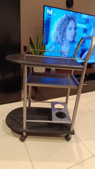 Carro chá com rodas