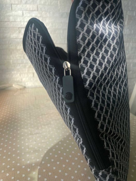 Etui na laptopa z grubego materiału