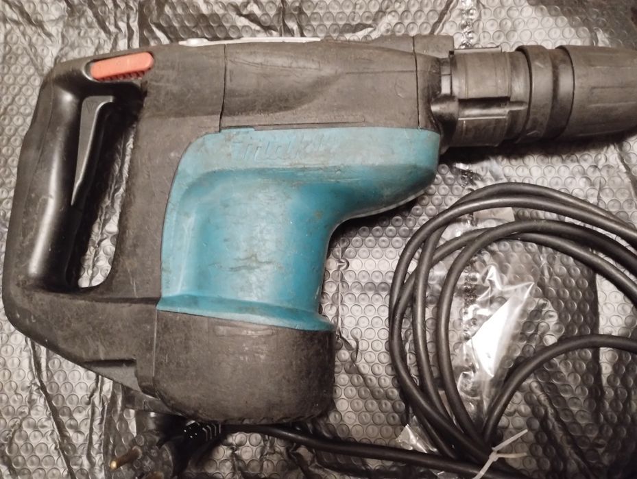 Перф Makita HR4001C