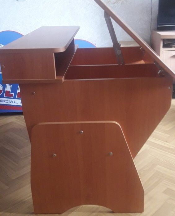 Шкільна парта регульована