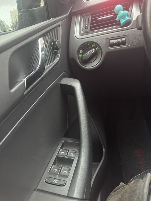 Skoda rapid 1.6 tdi preto- 111328km-Nacional 2014