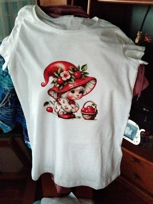 Artesanato. T-shirts e sacos de pano estampados