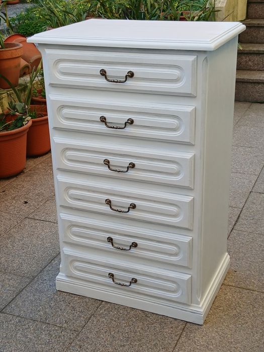 Vendo CAMISEIRO com 6 GAVETAS em madeira MACIÇA como novo.