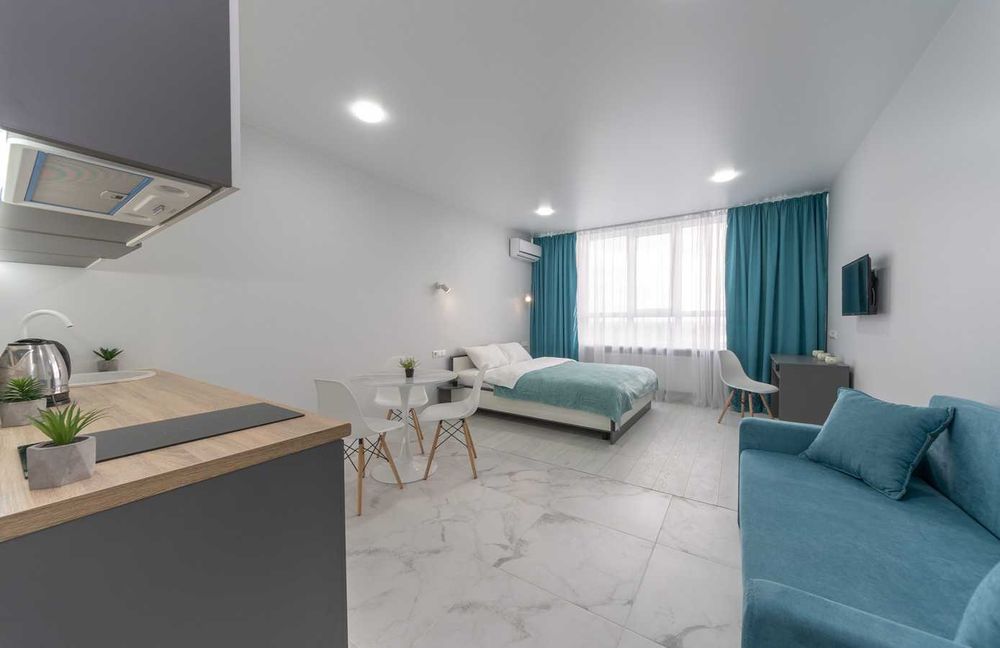 Подобова оренда студії біля метро, Лівий берег, Бажана 17Б. Є укриття.