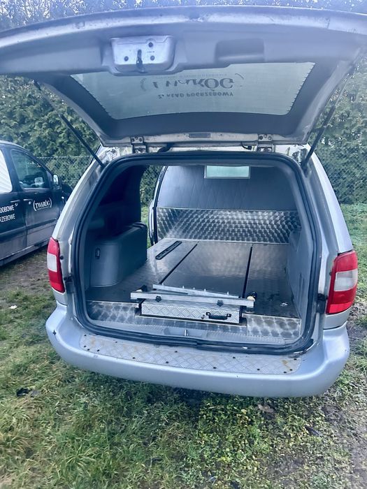 Karawan pogrzebowy dodge caravan