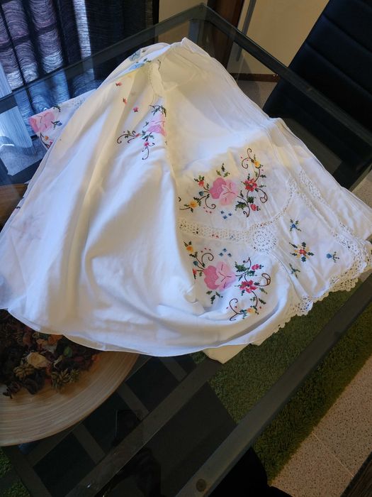 Toalha em linho bordada