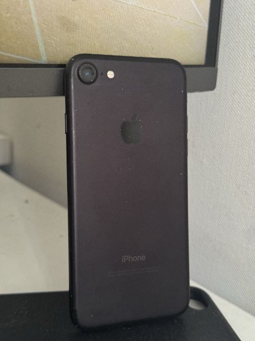 ПРодам Iphone 7