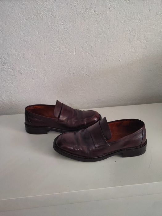 Sapatos de homem em pele castanha