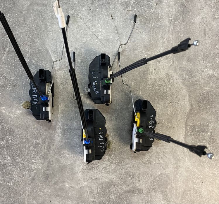 Замок дверей Опель Астра джей Opel Astra J