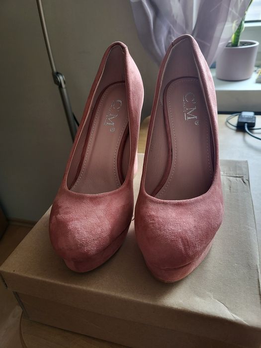 Czolenka na koturnie pudrowy roz