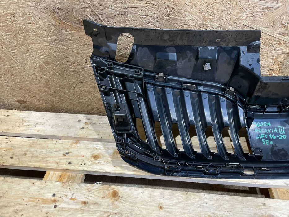 Решітка радіатора Skoda octavia a7 2016-2020