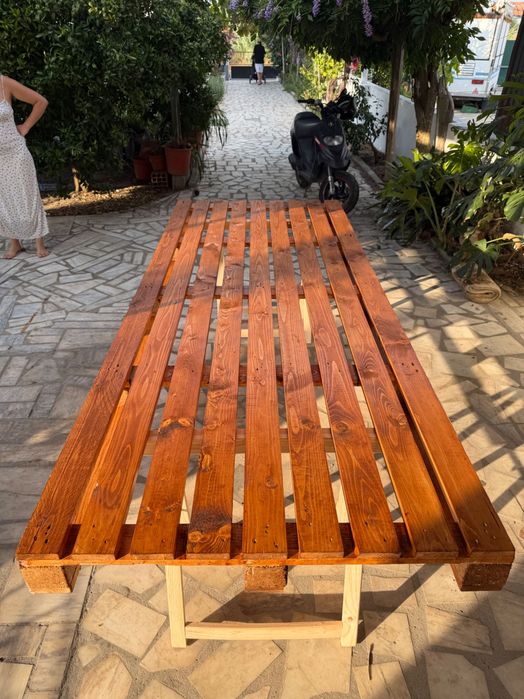 Mesa de jardim em madeira