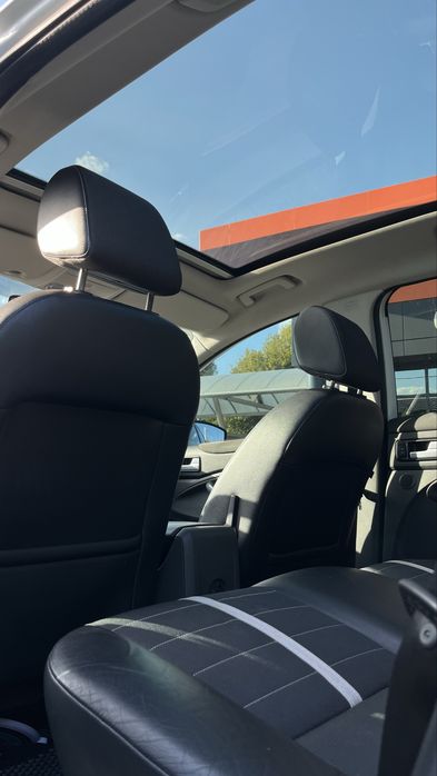 Продам білий кроссовер Ford Kuga