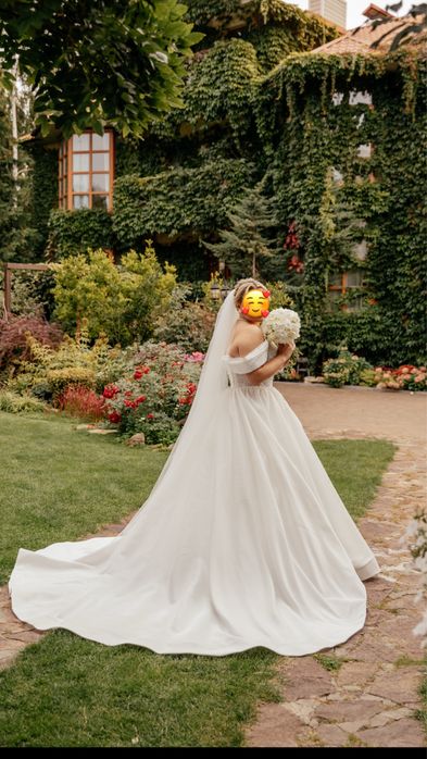 Неймовірна весільна сукня,ручна робота,індивідуальне пошиття