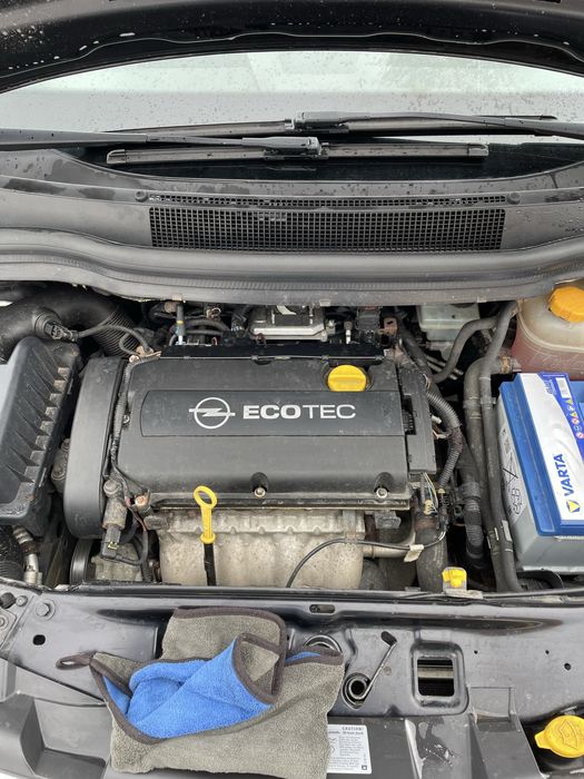 Opel Zafira.               .